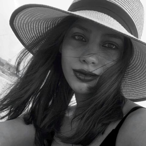 Meet your Posher, Ivannia - Picture 1 of 1